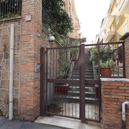St Pietro Center Near Subway Roma